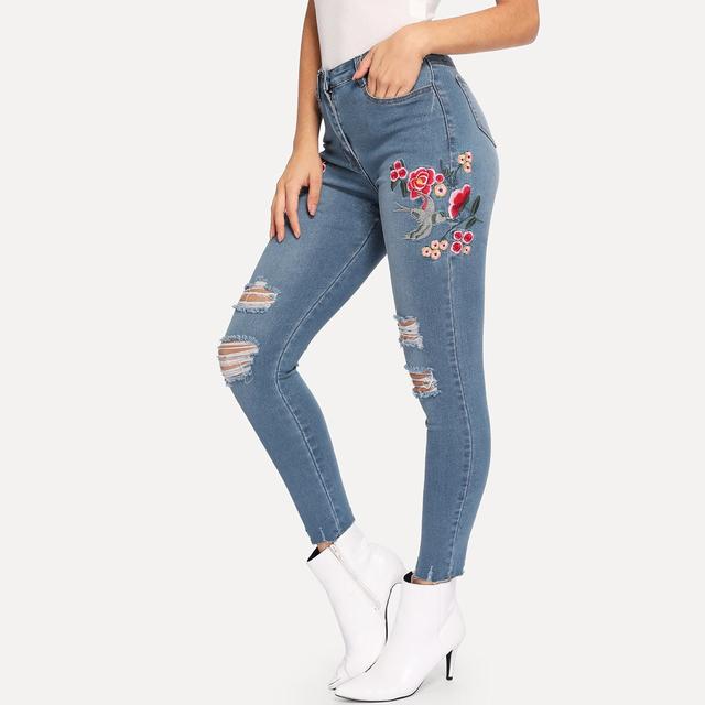 Vaqueros Rotos Con Bordado Floral from SheIn on 21 Buttons