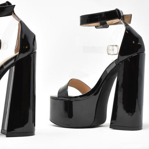 Dominatrix Black