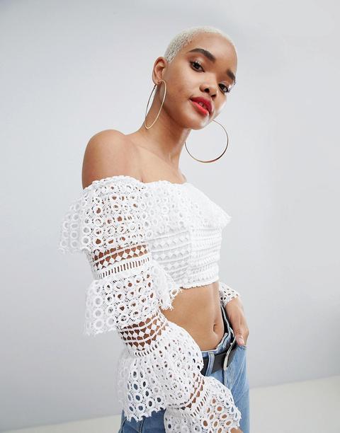 Prettylittlething - Top Corto Di Pizzo Con Maniche A Strati - Bianco