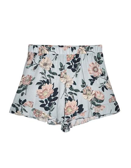 Short Estampado Flores Bajo Volantes