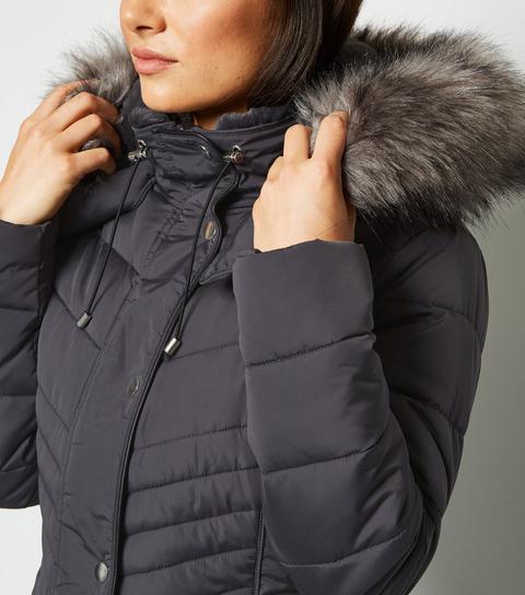 Petite Dark Grey Faux Fur Fitted Puffer Jacket New Look