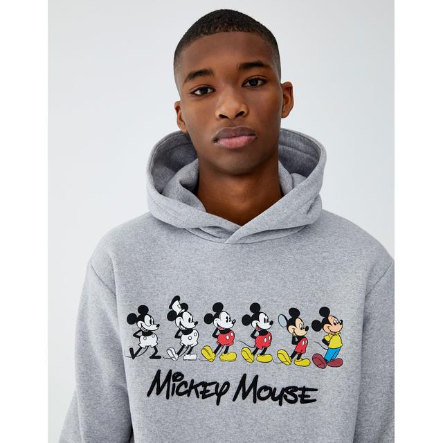 Sudadera Mickey Mouse Gris Capucha de Pull and Bear en 21 Buttons