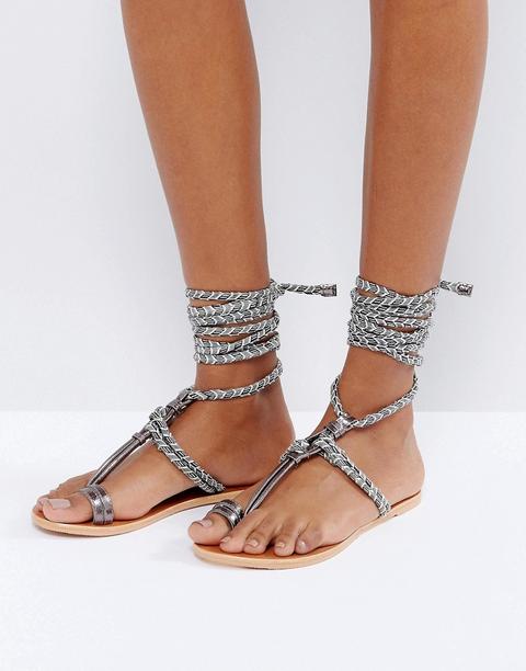 Sandalias Planas Con Lazada En La Pierna Y Acabado En Cuero Fun Times De Asos