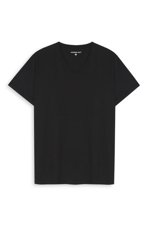 Camiseta Negra Con Cuello De Pico