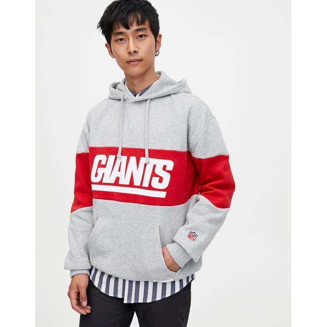 Sudadera Gris Nfl from Pull and Bear on 21 Buttons