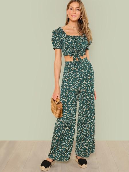 Top E Pantaloni Con Collo A Volute E Stampa Margherita
