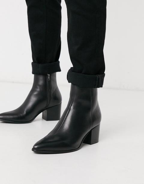 pointed heeled chelsea boots
