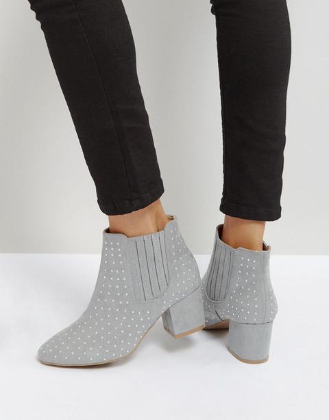 Botas De Tacón Medio Con Tachuelas De Qupid