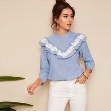 Blusa A Rayas Con Volantes Y Encaje