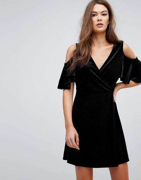 Boohoo - Vestito In Velluto Con Spalle Scoperte E Incrocio - Nero