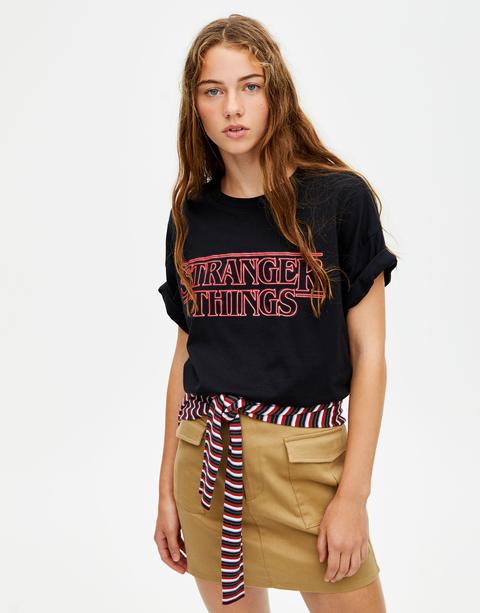 Camiseta Netflix Stranger Things Logo Neón