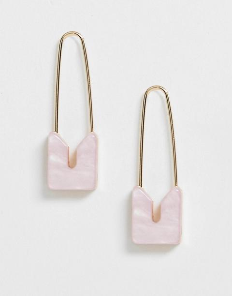 Pendientes De Resina Con Diseño De Imperdible En Dorado De Asos Design