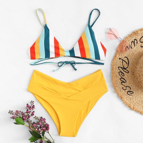 Bikini Con Top De Rayas Y Braguita Cruzada