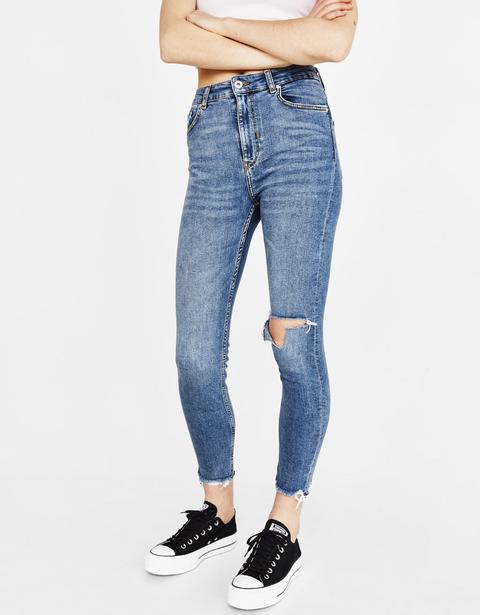 Jeans High Waist Fit Rotos Con Bajo Irregular