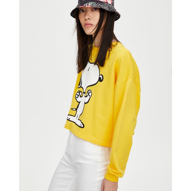 Felpa Snoopy Gialla from Pull and Bear on 21 Buttons