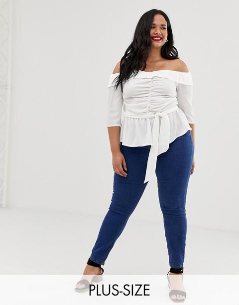 Boohoo Plus - Blusa Arricciata Bianca Con Spalle Scoperte E Allacciatura - Bianco