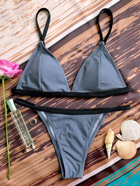 Bikini Imbottito String Con Scollo Profondo