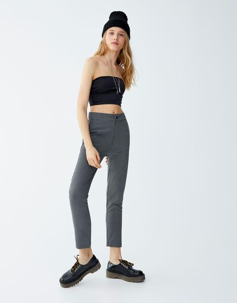 Pantalón Skinny Fit Pata De Gallo de Pull and Bear en 21 Buttons