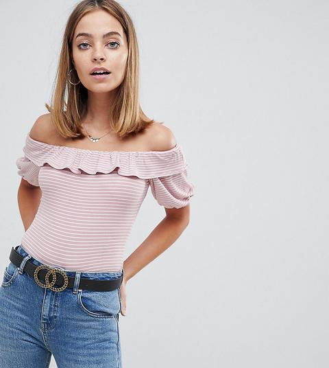 Fashion Union Petite - Body A Righe Sottili Con Spalle Scoperte E Volant - Rosa