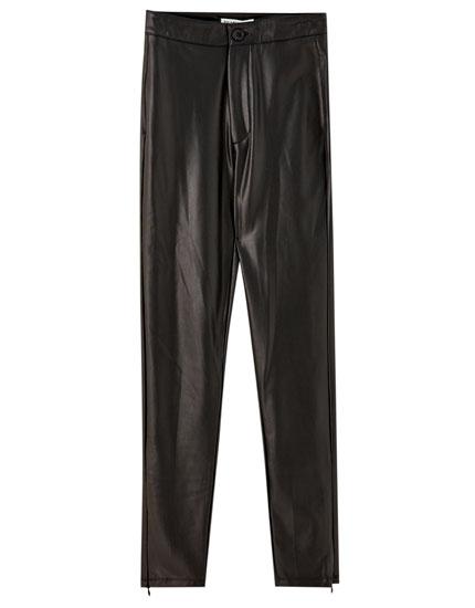 Pantaloni Skinny Effetto Pelle from Pull and Bear on 21 Buttons