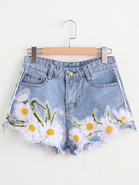 Shorts En Denim Roto De Borde Crudo Aplique De Girasol