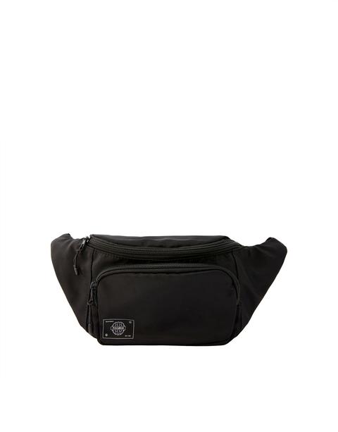 Riñonera Negra Doble Bolsillo from Pull and Bear on 21 Buttons