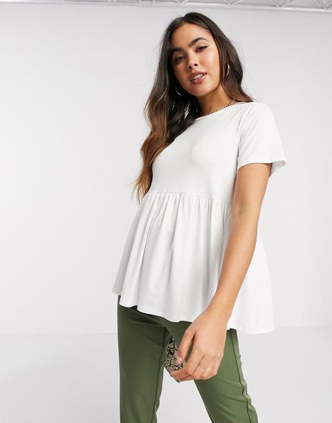 Camiseta Con Volantes En Blanco De Stradivarius