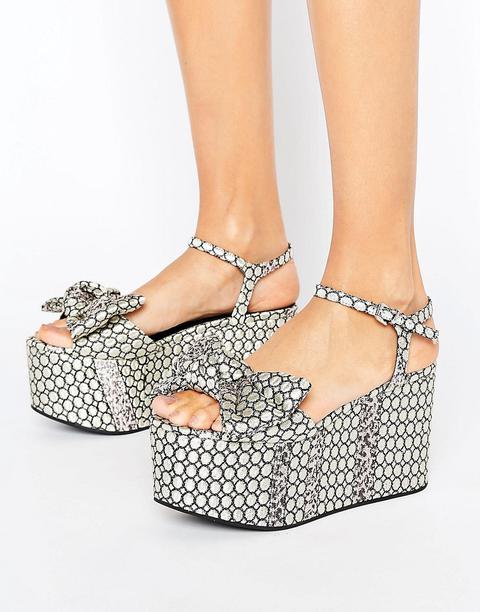 Sandalias Con Plataforma Grande Y Lazo Con Ondas De Office