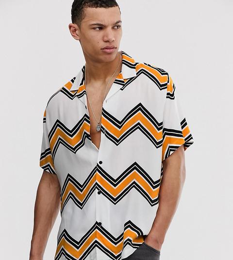 Camisa De Corte Holgado Con Solapas En El Cuello Y Estampado De Chevron En Blanco De Asos Design Tall