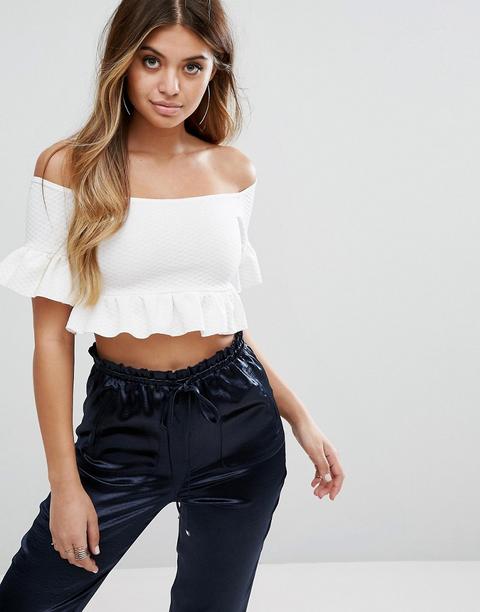 Boohoo - Top Corto Stile Bardot Con Volant - Bianco