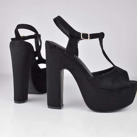 Flëur - Black Platform T Bar Sandals