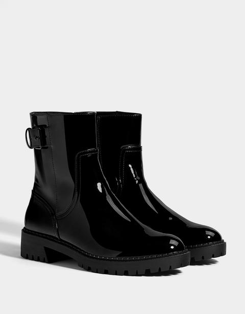 Botines Planos Charol de Bershka en 21 Buttons