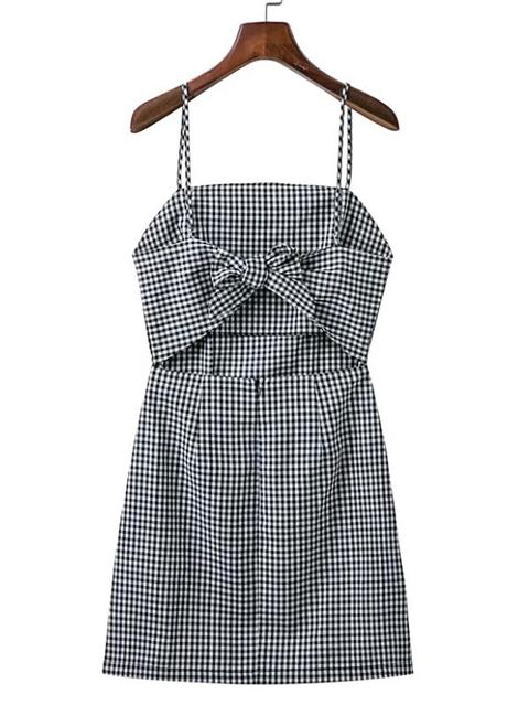 Tagliare Il Vestito Con Camicia Da Indietro Gingham Con L\'arco