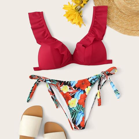 Bikini Con Nodo Laterale E Top Con Collo Profondo A Volant