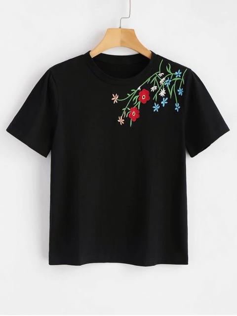 Camiseta Bordada Floral Básica