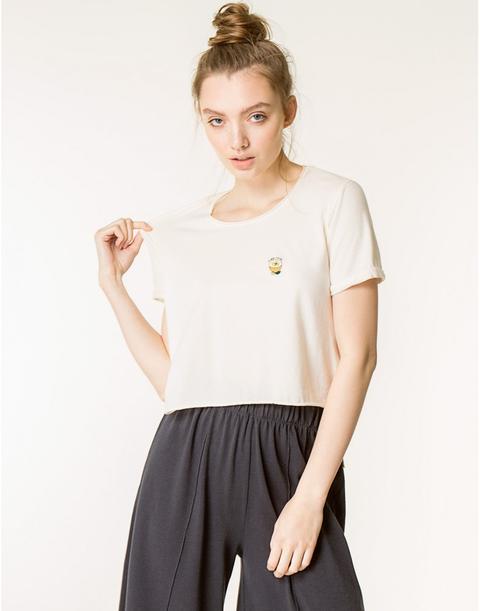 Camiseta Blanca Con Bordado En Pecho
