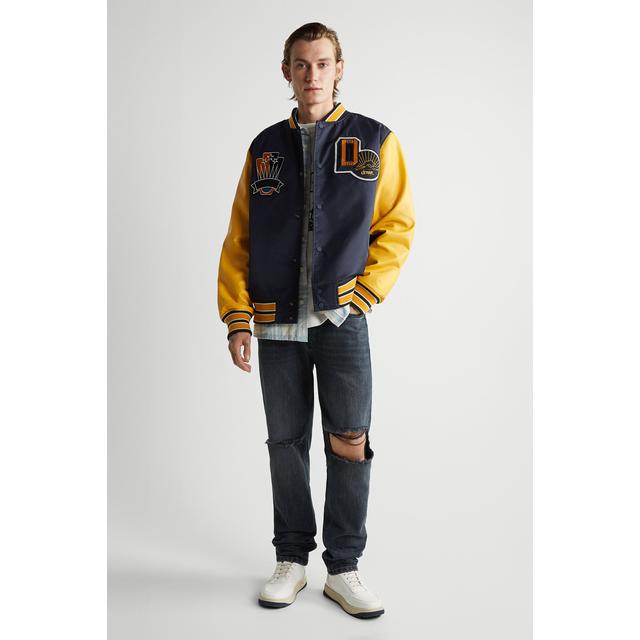 Cazadora Varsity Parches de Zara en 21 Buttons