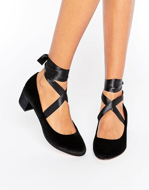 Asos - So True - Scarpe Di Velluto Stringate Con Tacco - Nero