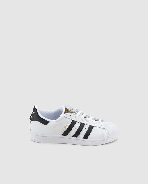 Zapatillas Deportivas Infantil Adidas Blancas. Modelo Superstar.