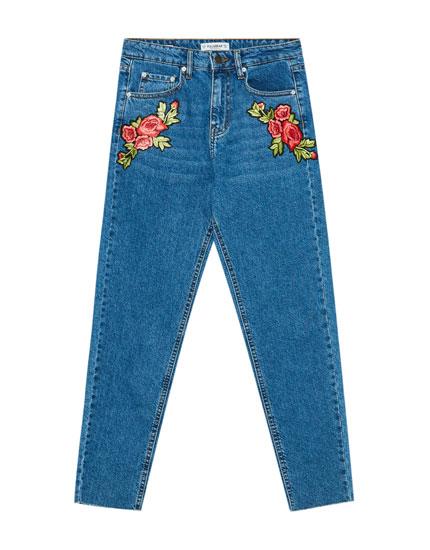 Jeans Mom Fit Parches Rosas