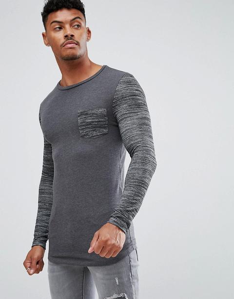 Asos - T-shirt Attillata A Maniche Lunghe Con Fondo Arrotondato E Tasca E Maniche In Tessuto Inject - Grigio