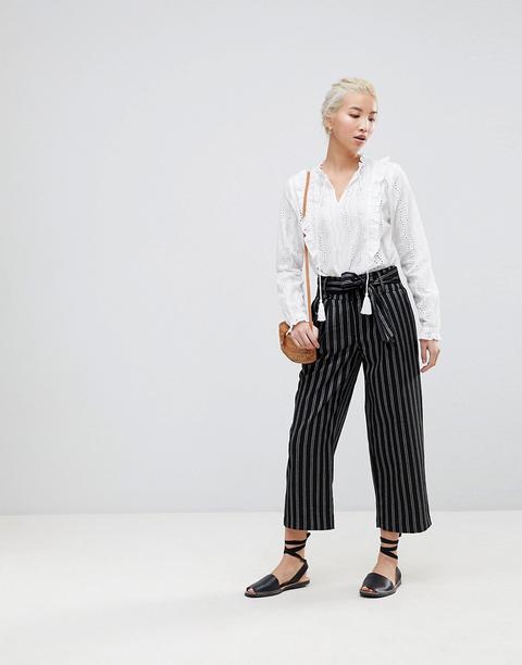 New Look - Pantaloni Larghi Gessati Cropped Allacciati In Vita - Nero from  ASOS on 21 Buttons
