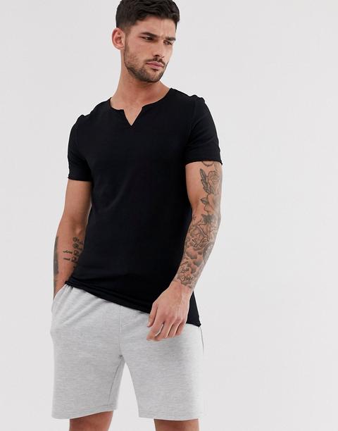 Asos Design - T-shirt Attillata Nera In Tessuto Organico Con Scollo Grezzo Con Intaglio - Nero