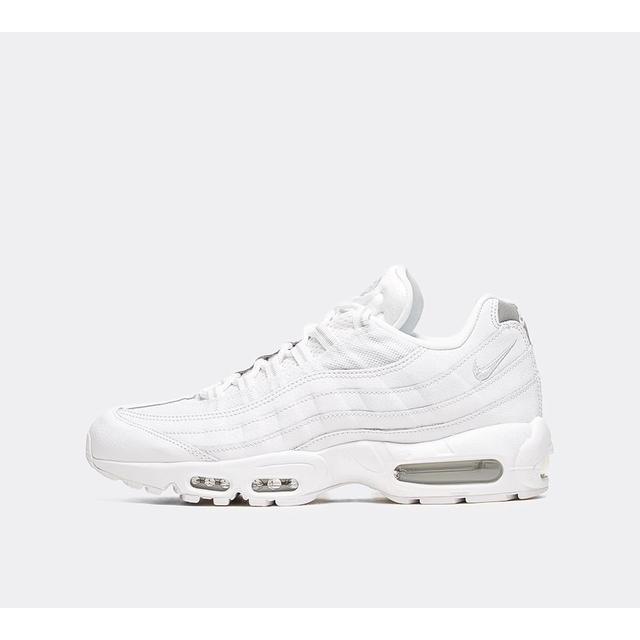 nike air max 95 essential on feet