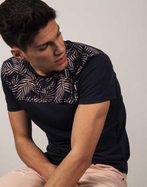 Camiseta Cenefa Estampado Hojas Marino