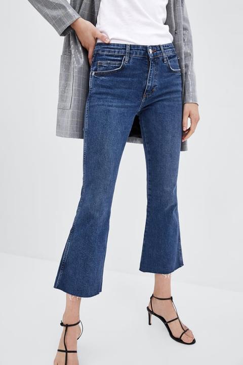 Jeans Hi-rise Cropped Flare from Zara on 21 Buttons