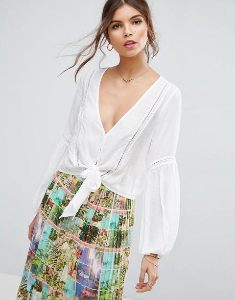 Blusa Escotada Con Lazo Delantero Y Aplicaciones De Encaje De Asos