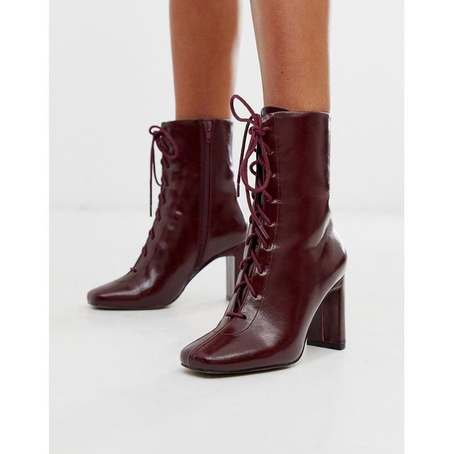 stivaletti stringati con tacco