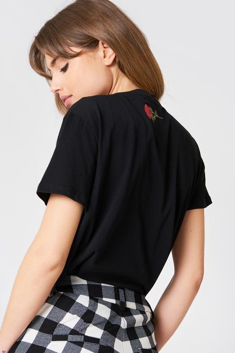 Na-kd Rose Neck Embroidery Tee - Black