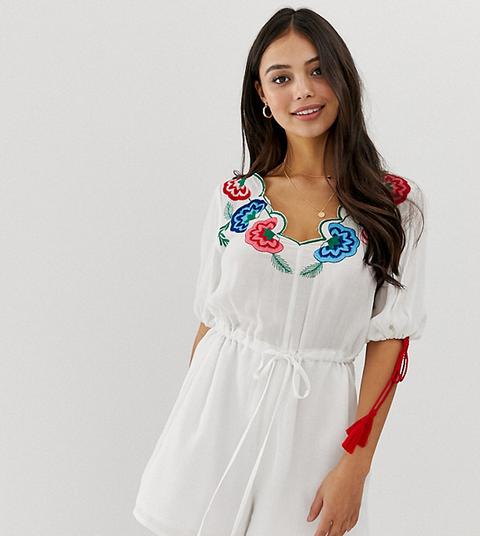 Asos Design Petite - Tuta Corta Con Ricami A Laccetti Sulle Maniche - Bianco